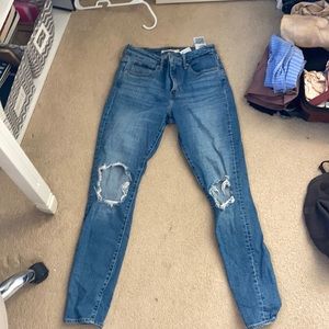Levis light wash skinny jeans, size 28